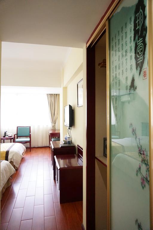 Guangdong Oversea Chinese Hotel Γκουανγκζού Δωμάτιο φωτογραφία